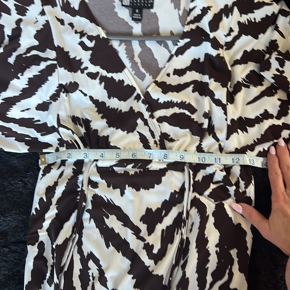 Beautiful spring summer animal print dress. Perfect for a day out on the town! - Picture 7 of 7